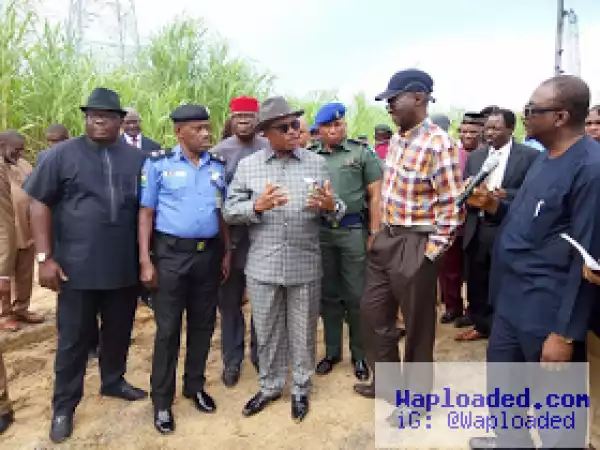 Photos: Fashola inspects Federal projects like 2nd Niger Bridge in Anambra